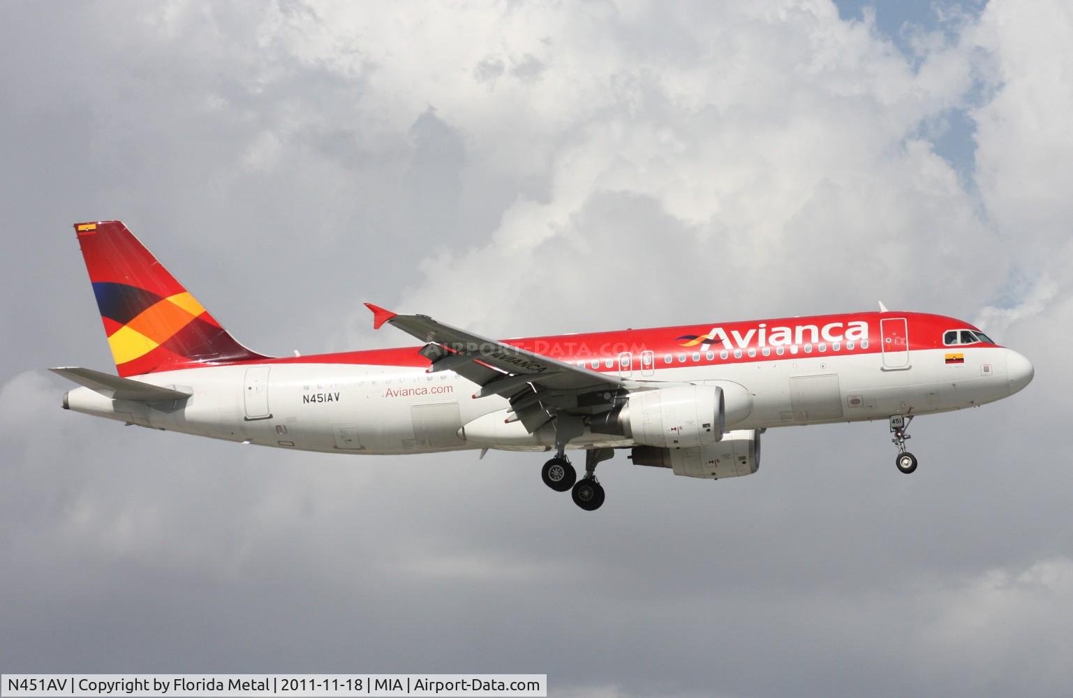 N451AV, 2009 Airbus A320-214 C/N 4051, Avianca A320 landing on Runway 9