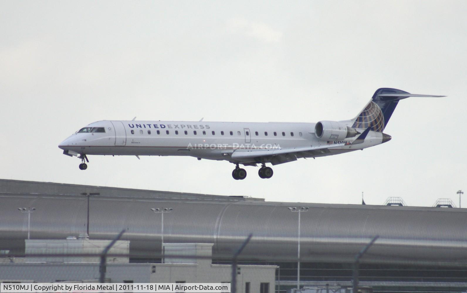 N510MJ, 2003 Bombardier CRJ-700 (CL-600-2C10) Regional Jet C/N 10101, United Express new colors CRJ-700 landing Runway 30