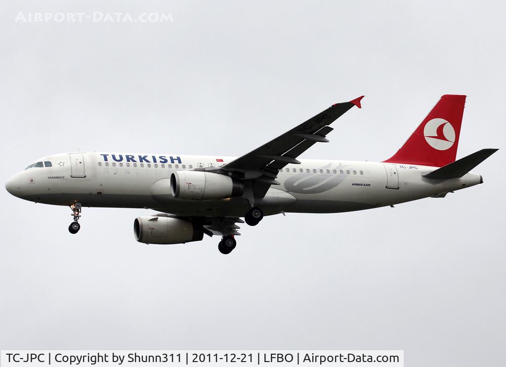 TC-JPC, 2006 Airbus A320-232 C/N 2928, Landing rwy 32L