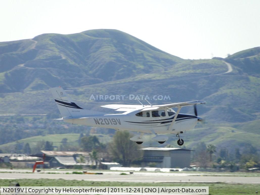N2019V, 2005 Cessna 182T Skylane C/N 18281699, Stayed low until near the end of the runway and then climbed