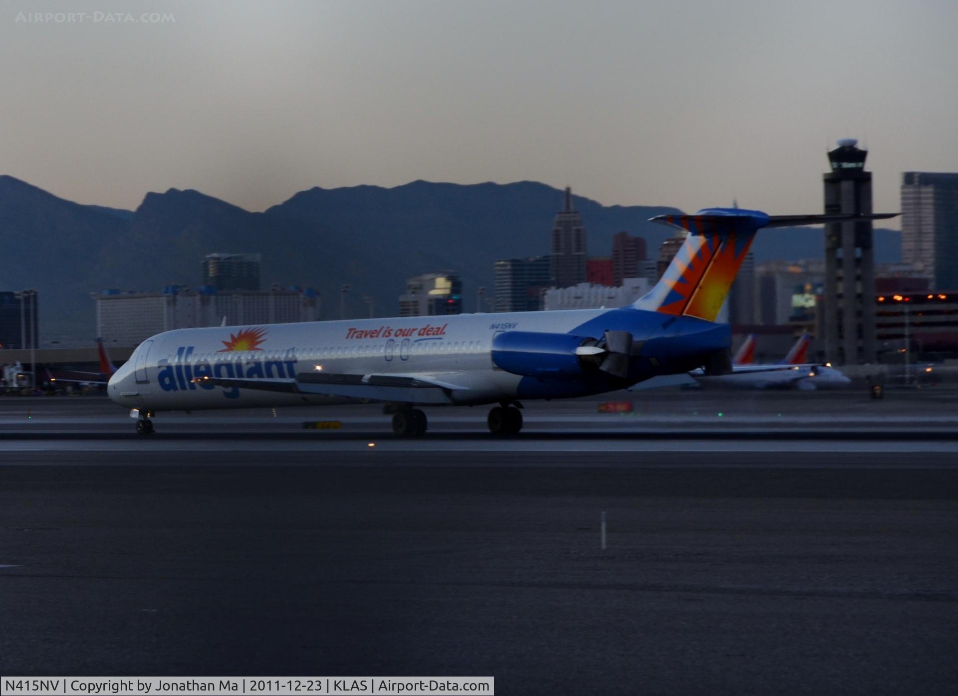 N415NV, 1989 McDonnell Douglas MD-82 (DC-9-82) C/N 49909, Allegiant Air MD-82 in new colors, thrust reversing on RWY 7L