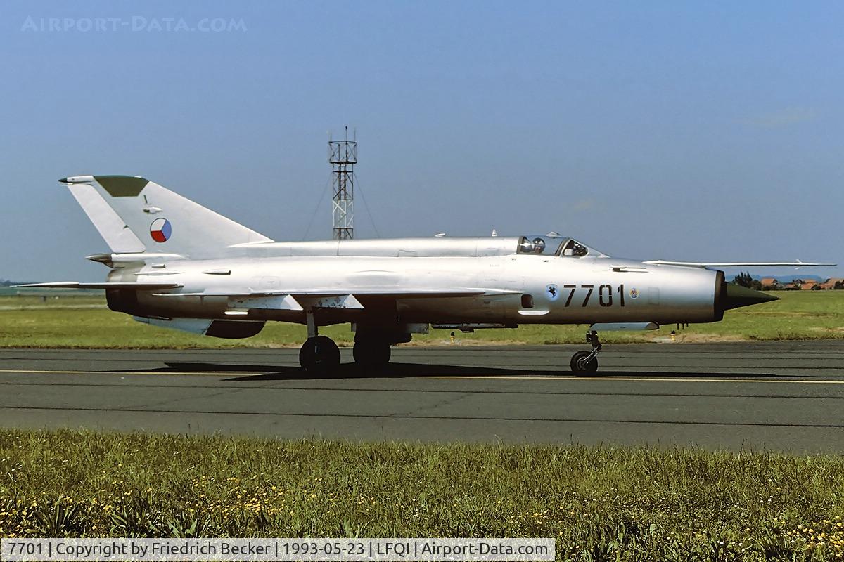 7701, Mikoyan-Gurevich MiG-21MF C/N 967701, taxying back to the flightline