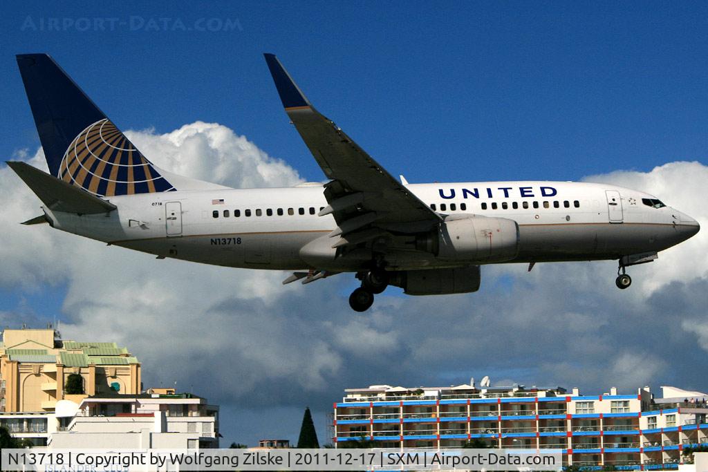 N13718, 1999 Boeing 737-724 C/N 28937, visitor