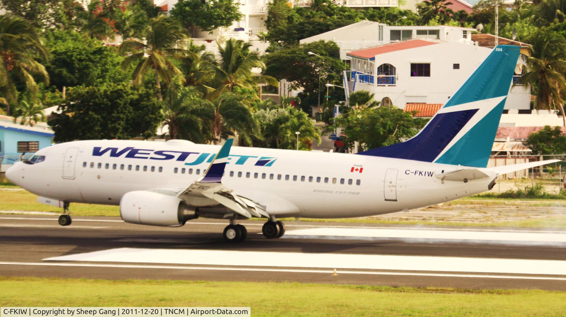 C-FKIW, 2011 Boeing 737-7CT C/N 37955, C-FKIW