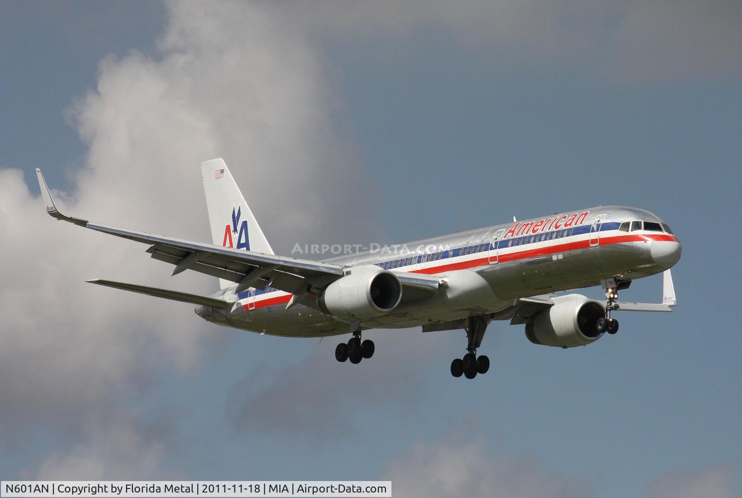 N601AN, 1995 Boeing 757-223 C/N 27052, American 757 landing 9 by El Dorado