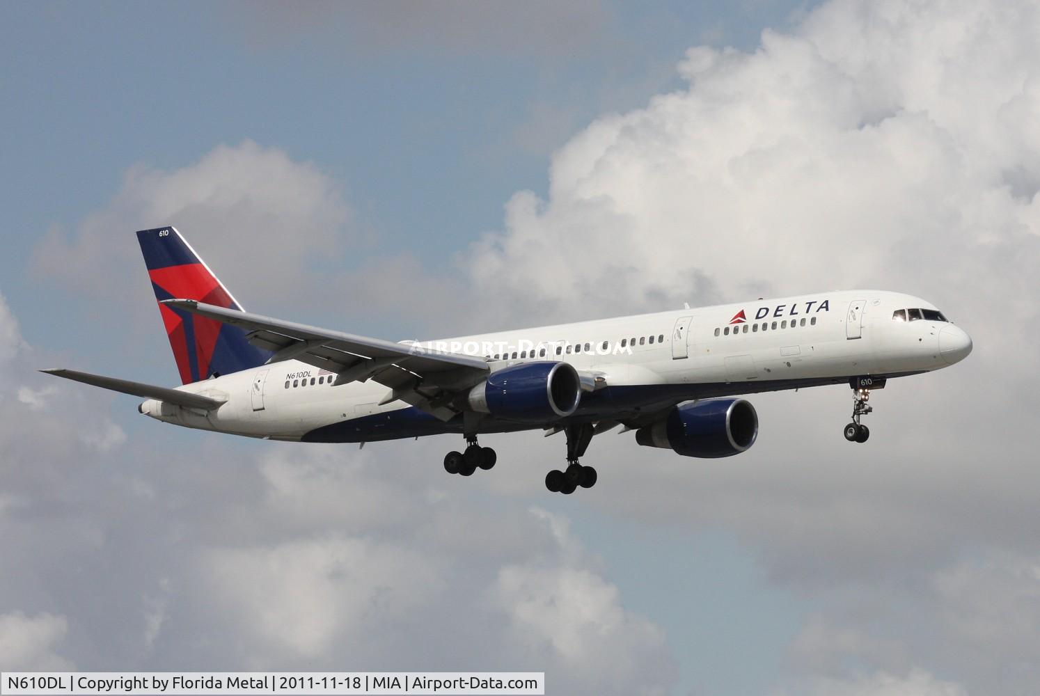 N610DL, 1985 Boeing 757-232 C/N 22817, Delta 757-200 landing Runway 9 by El Dorado