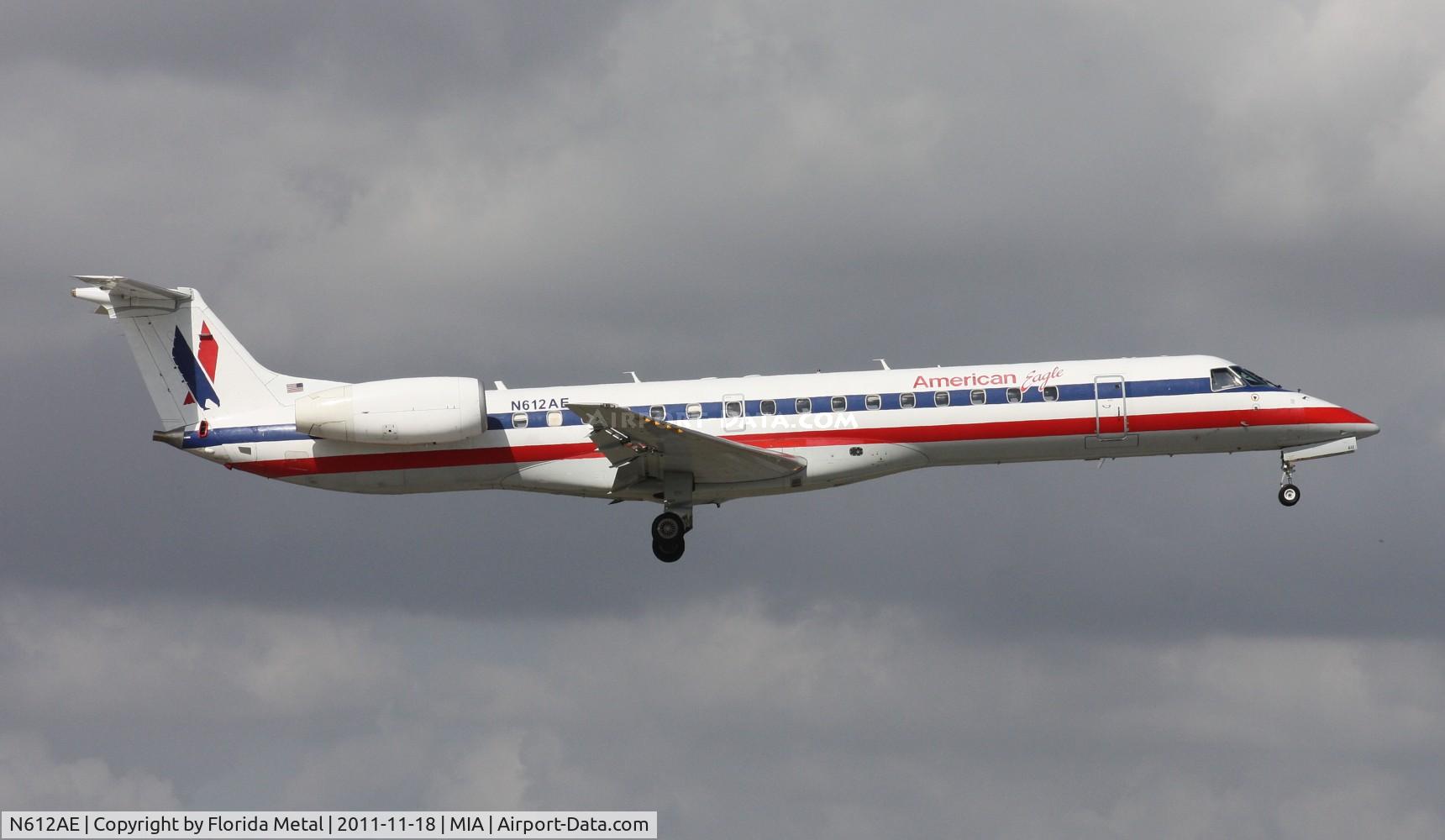 N612AE, 1998 Embraer EMB-145EP (ERJ-145EP) C/N 145079, Eagle E145 landing 9