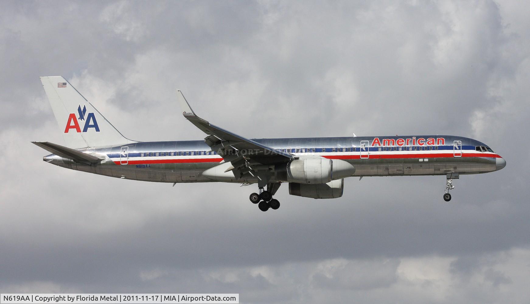 N619AA, 1990 Boeing 757-223 C/N 24577, American 757 landing on 9