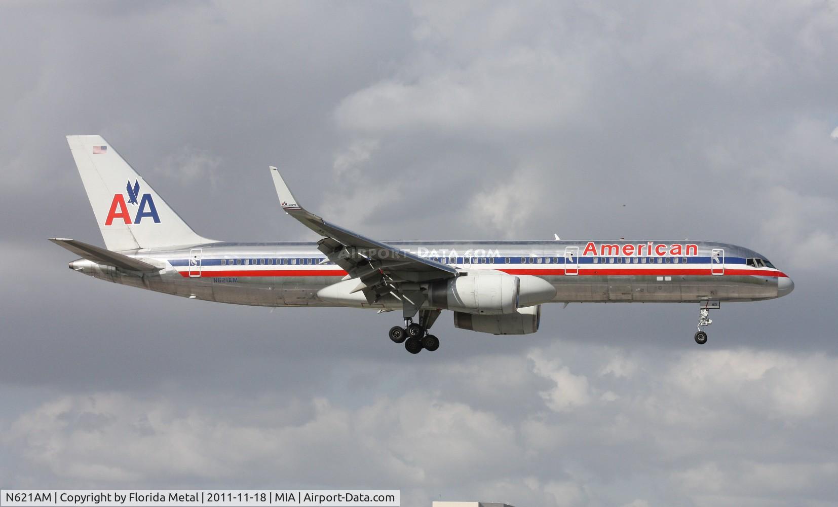 N621AM, 1990 Boeing 757-223 C/N 24579, American landing Runway 9