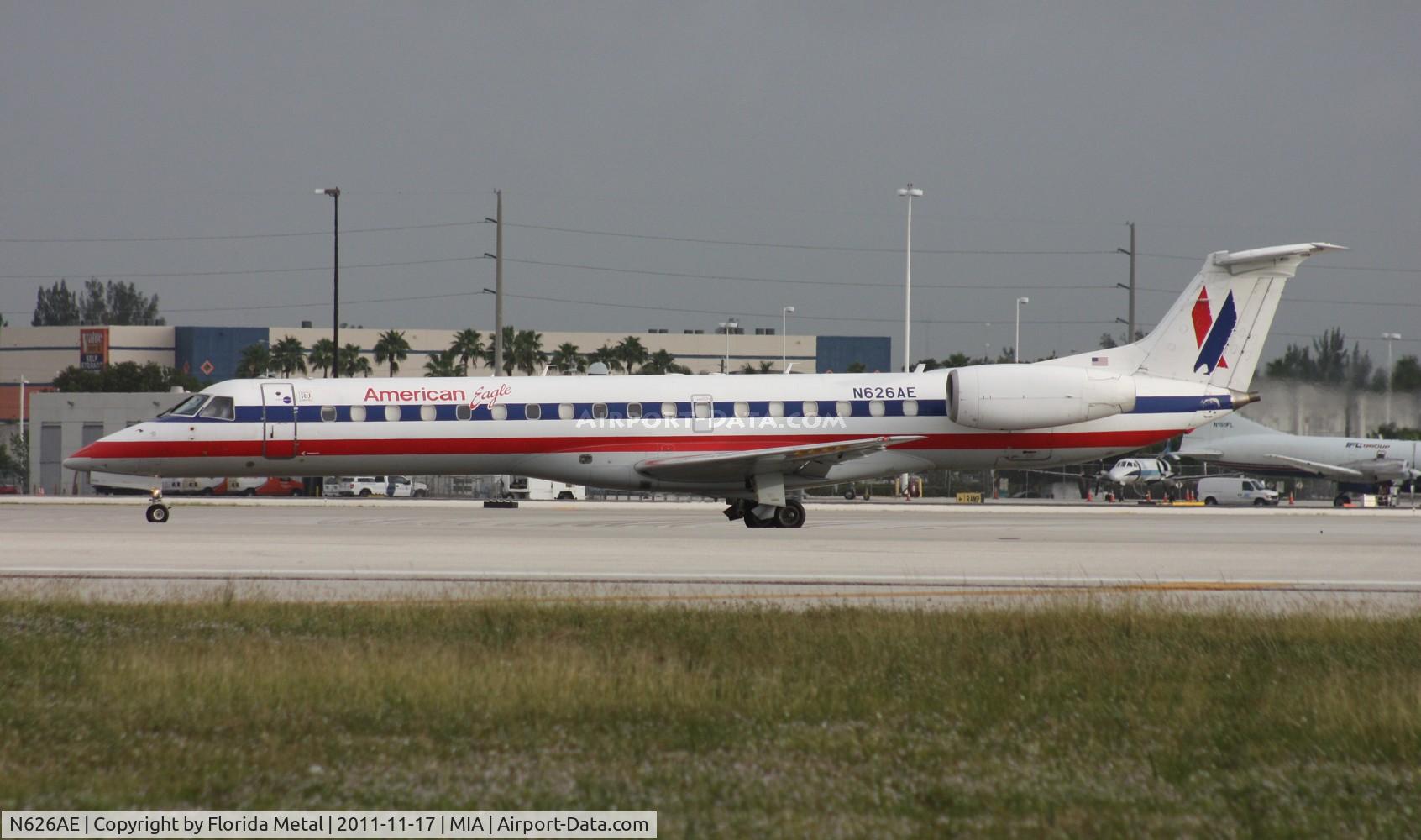 N626AE, 1999 Embraer ERJ-145LR (EMB-145LR) C/N 145117, Eagle E145 by photo holes on 25TH St