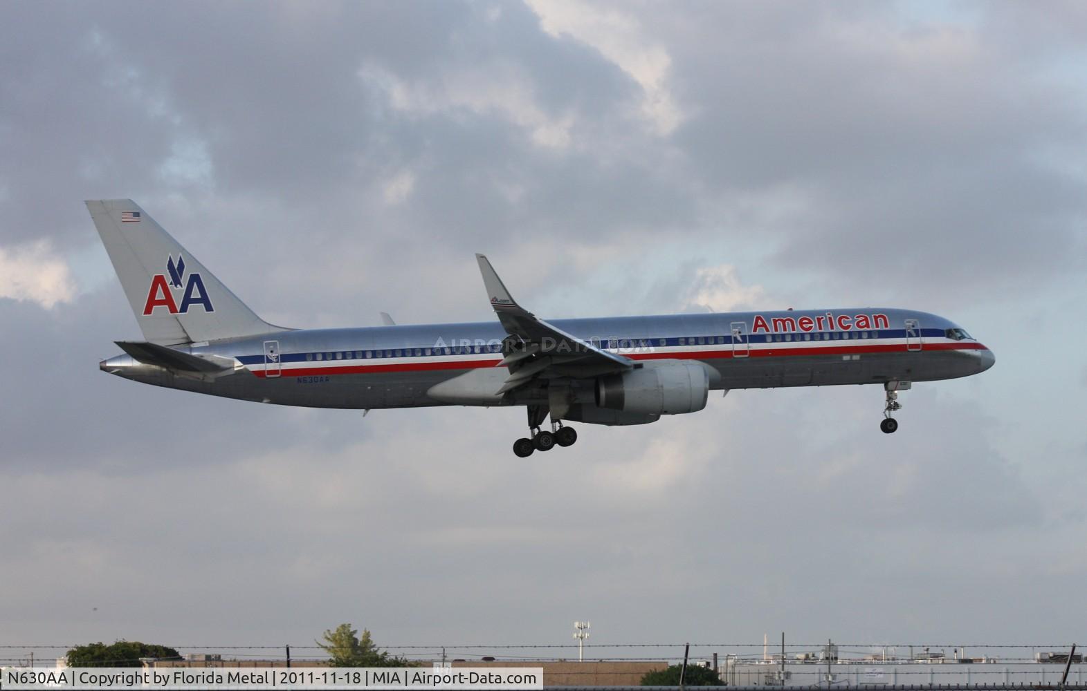 N630AA, 1990 Boeing 757-223 C/N 24588, American 757 landing 9