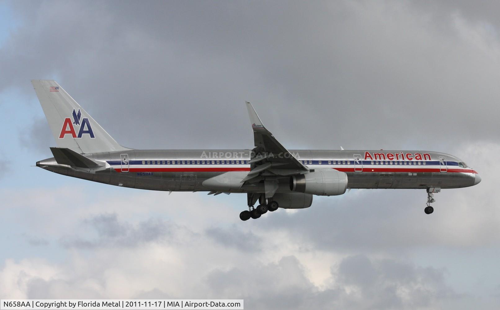N658AA, 1991 Boeing 757-223 C/N 24616, American 757 on Runway 9