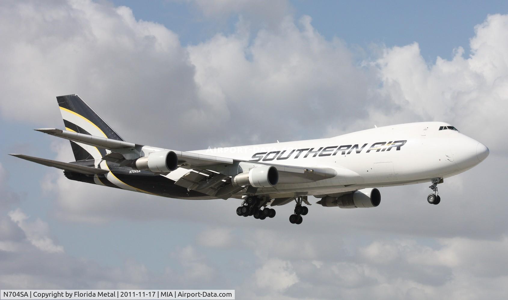 N704SA, 1988 Boeing 747-2B5F C/N 24195, Southern Air Cargo landing on 9 by El Dorado