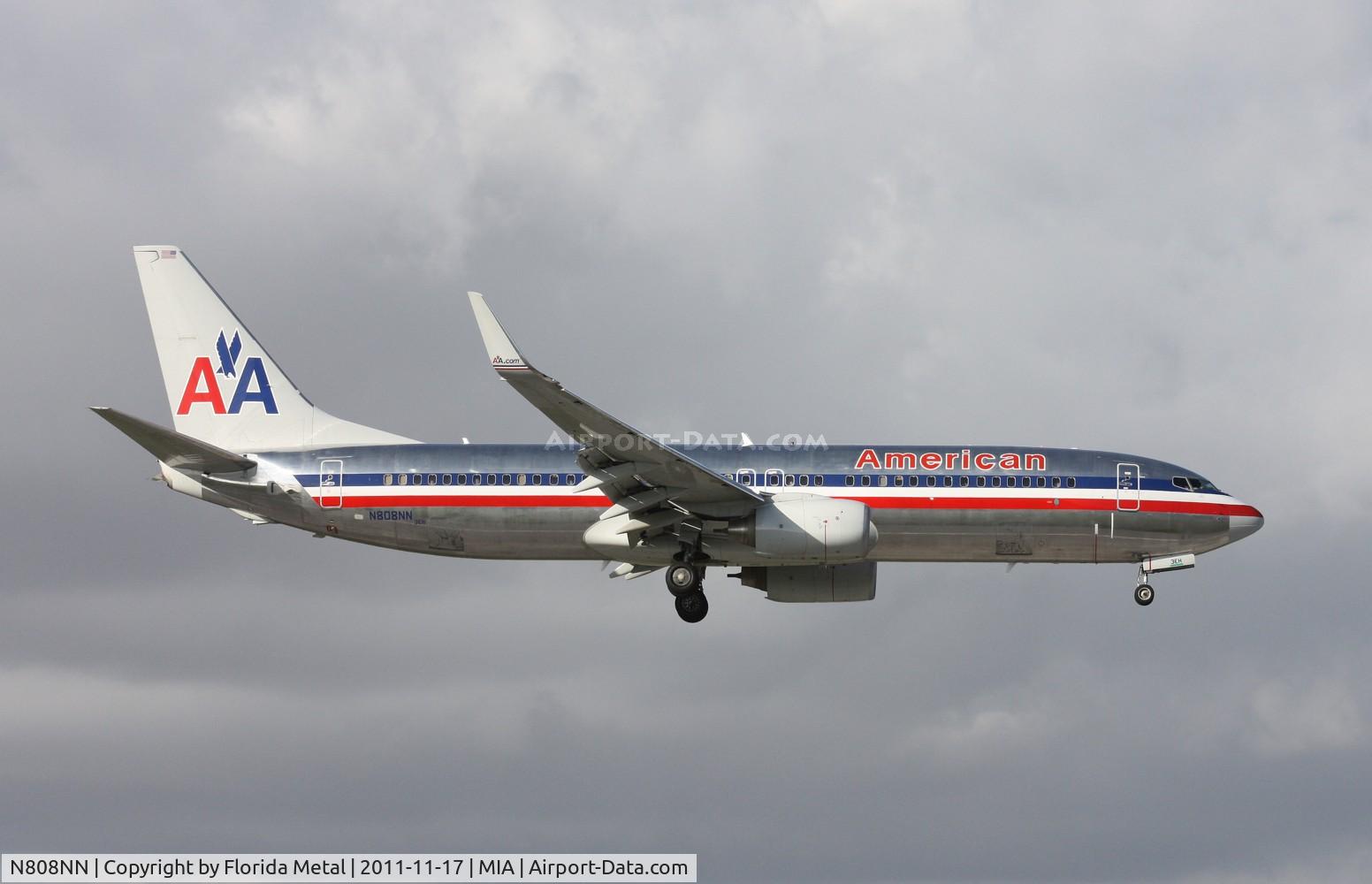 N808NN, 2009 Boeing 737-823 C/N 33206, American 737 landing 9