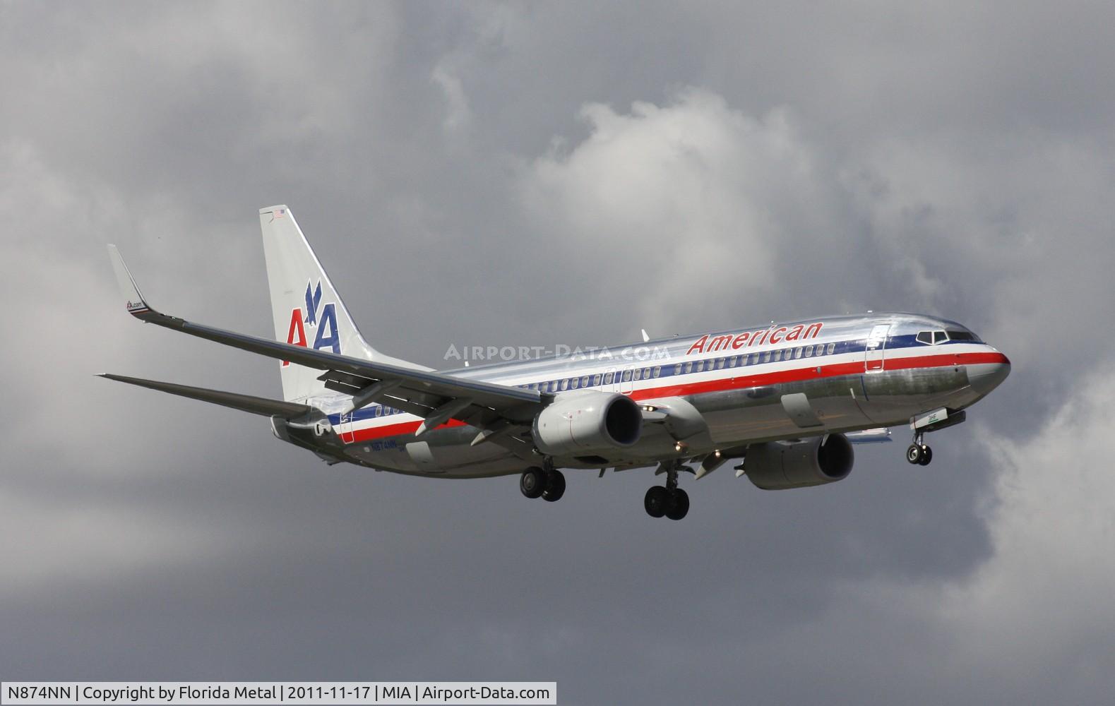N874NN, 2011 Boeing 737-823 C/N 31129, American 737 landing by El Dorado