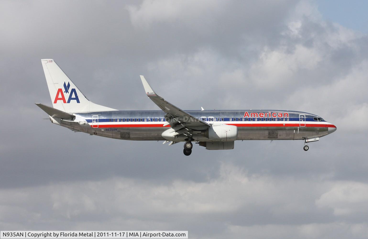 N935AN, 2000 Boeing 737-823 C/N 30081, American 737