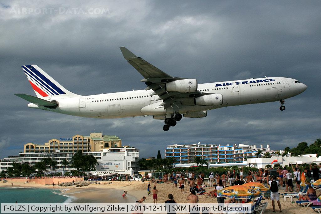 F-GLZS, 1999 Airbus A340-313X C/N 310, visitor