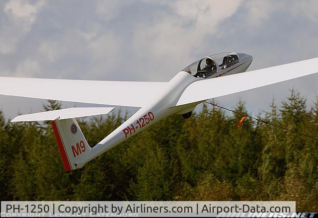 PH-1250, 1981 Schleicher ASK-21 C/N 21058, From Airliners.com
