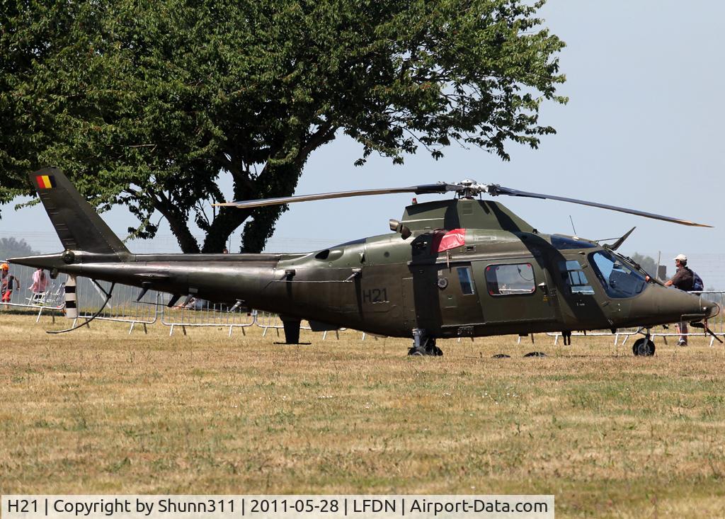 H21, Agusta A-109BA C/N 0321, Used as a demo aircraft during Rochefort Open Day 2011...