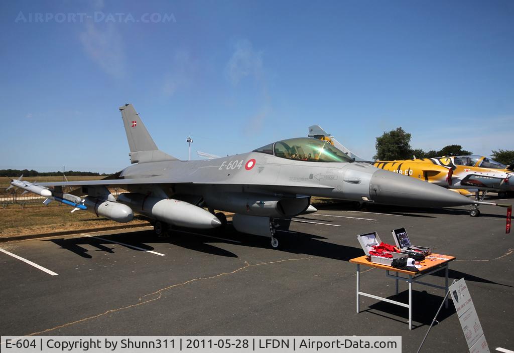 E-604, 1982 SABCA F-16AM Fighting Falcon C/N 6F-39, Used as a static aircraft during Rochefort Open Day 2011...
