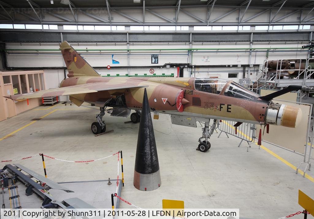 201, Dassault Mirage F.1C-200 C/N 201, Used as a static aircraft during Rochefort Open Day 2011... Nirmally used as an instructional airframe...