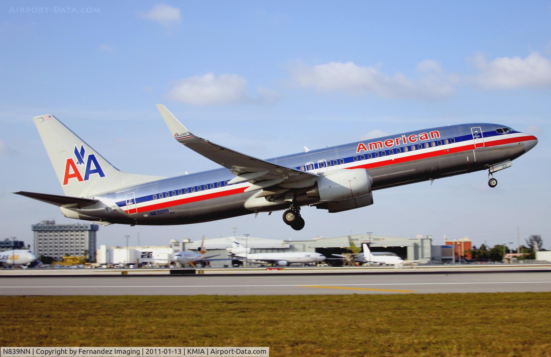 N839NN, 2010 Boeing 737-823 C/N 29557, Rotates on runway 8R