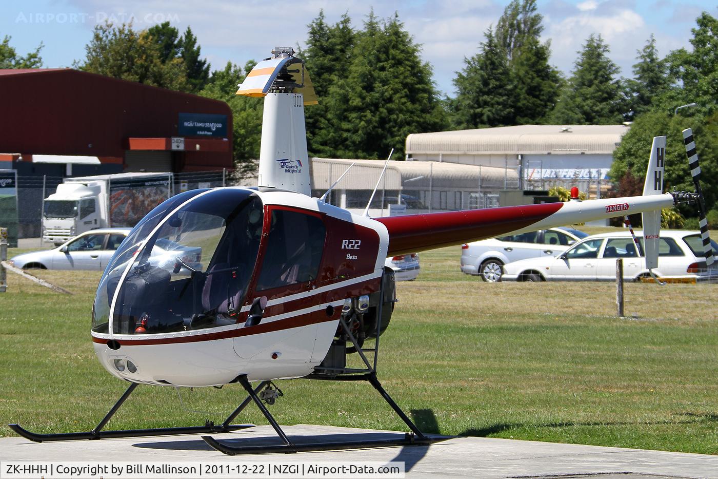 ZK-HHH, Robinson R22 Beta C/N 1779, Waiting for lunch to finish