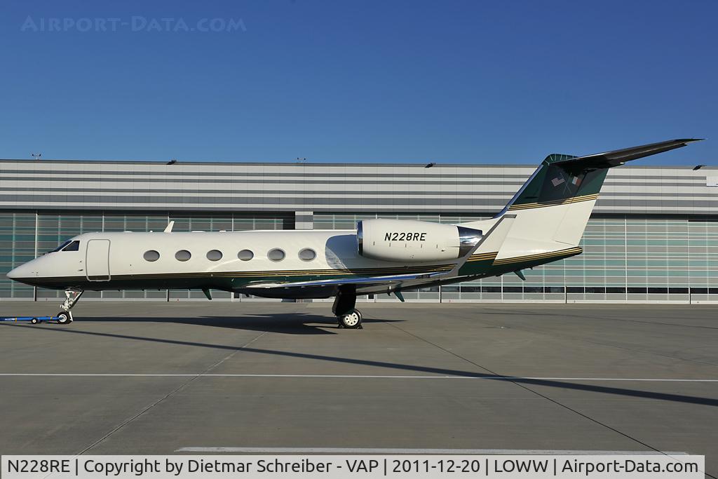 N228RE, 2001 Gulfstream Aerospace G-IV C/N 1438, Gulfstream 4
