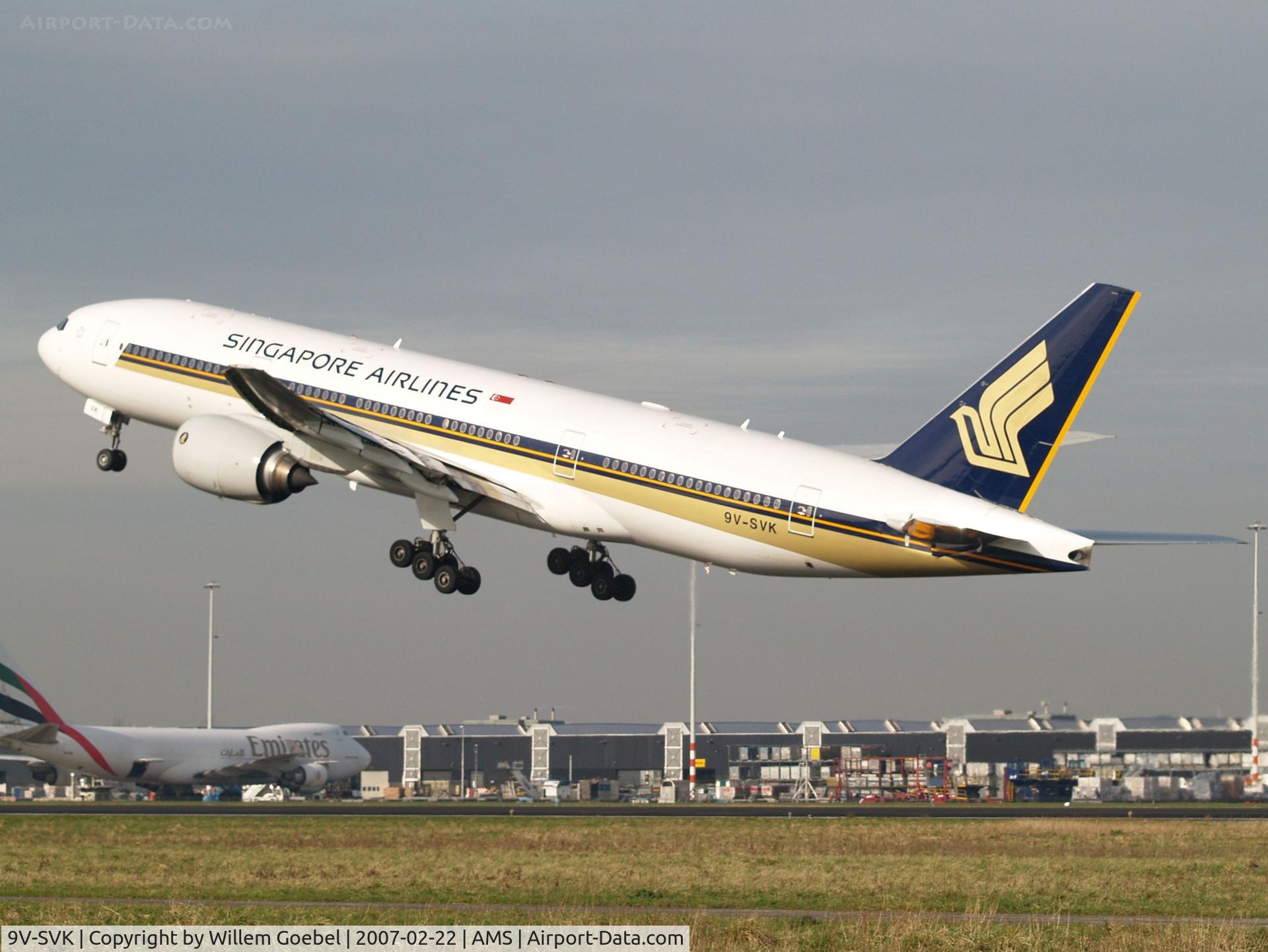 9V-SVK, 2002 Boeing 777-212/ER C/N 28520, Take off from Amsterdam Airport of runway 24