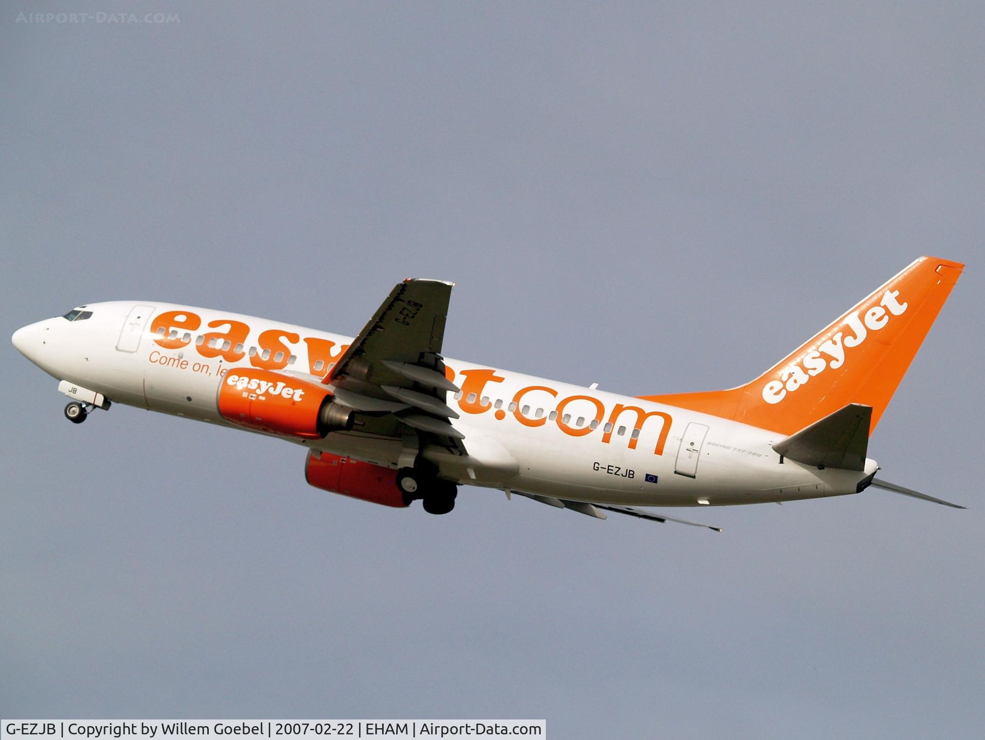 G-EZJB, 2000 Boeing 737-73V C/N 30236, Take off from Amsterdam Airport of runway 24