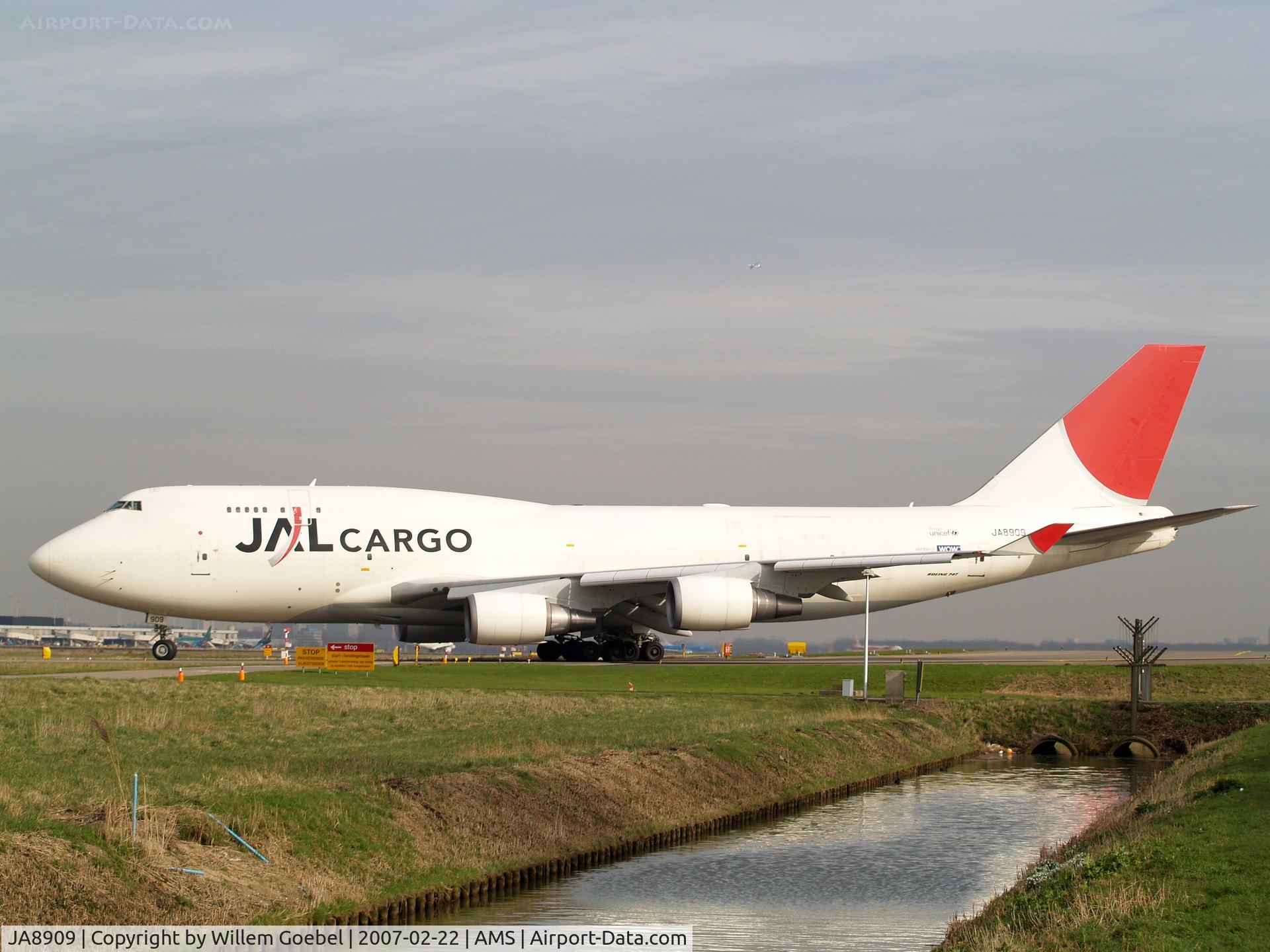 JA8909, 1993 Boeing 747-446 C/N 26353, Taxi to the runway 24