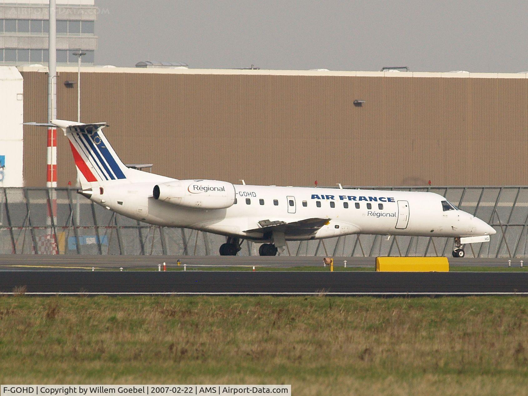 F-GOHD, 2000 Embraer ERJ-135ER (EMB-135ER) C/N 145252, Taxi to the gate