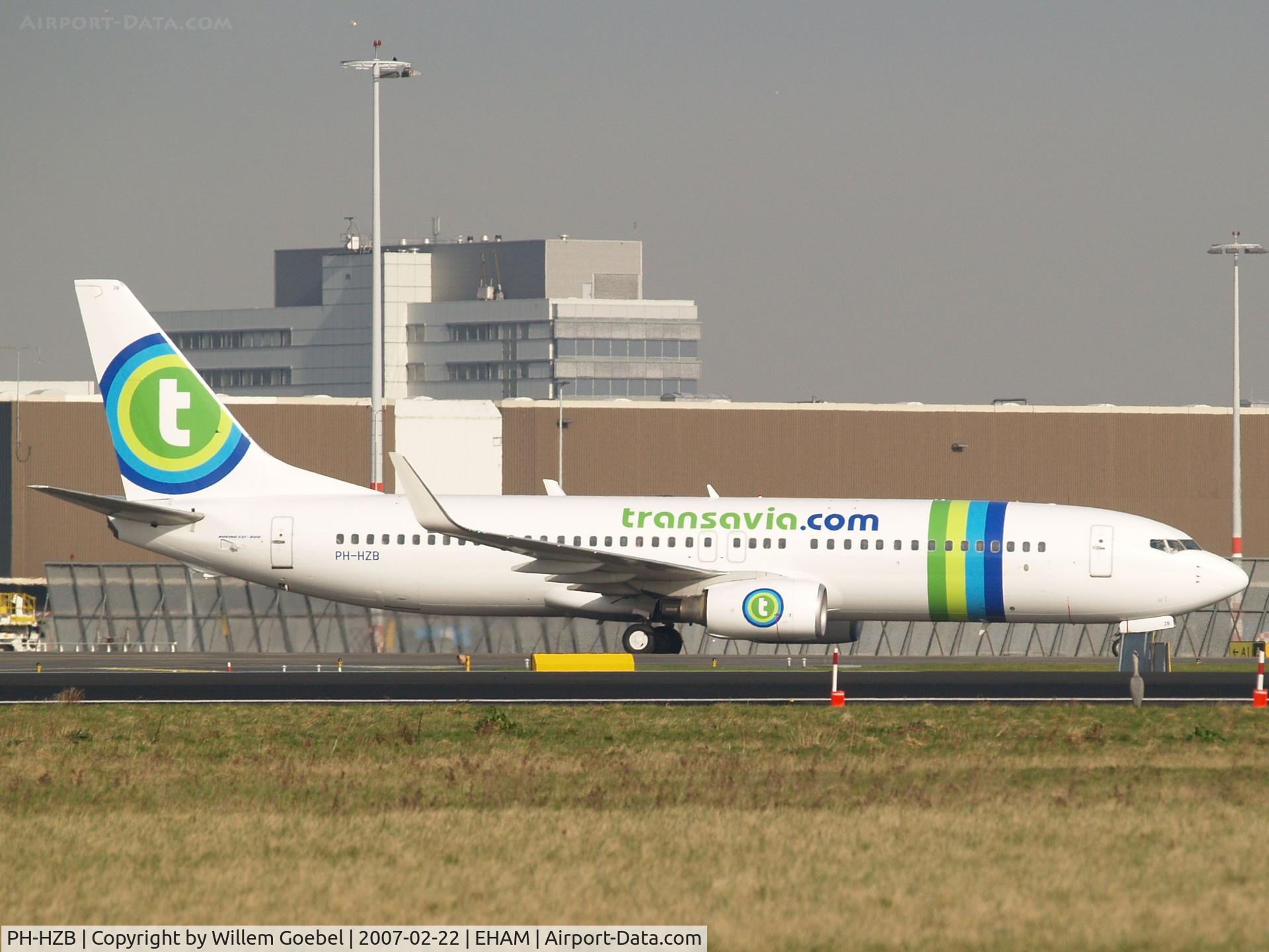 PH-HZB, 1998 Boeing 737-8K2 C/N 28374, Taxi to the gate