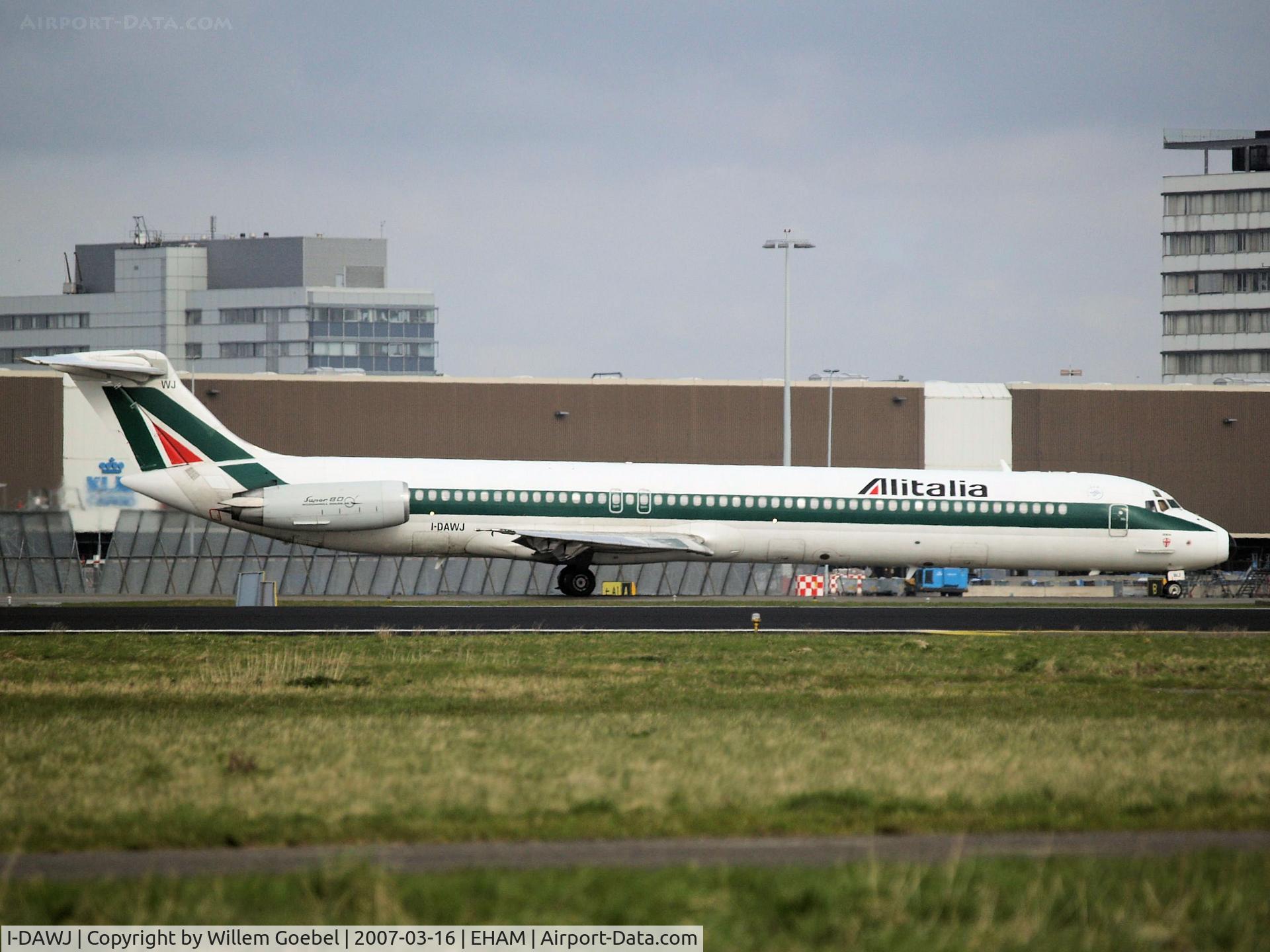 I-DAWJ, 1984 McDonnell Douglas MD-82 (DC-9-82) C/N 49203/1174, Taxi to the gate