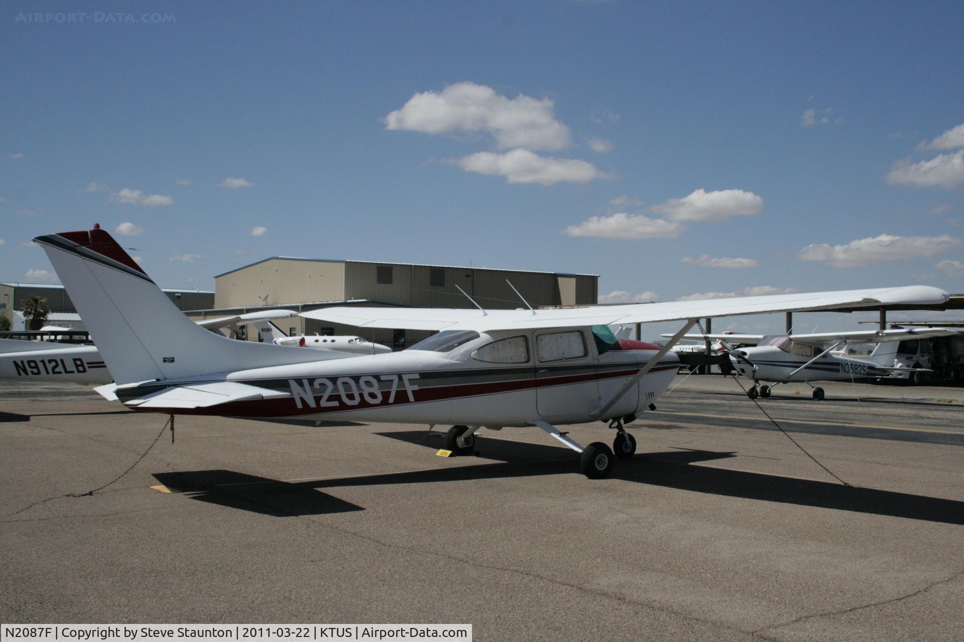 N2087F, Cessna 182P Skylane C/N 18264886, Taken at Tucson International Airport, in March 2011 whilst on an Aeroprint Aviation tour