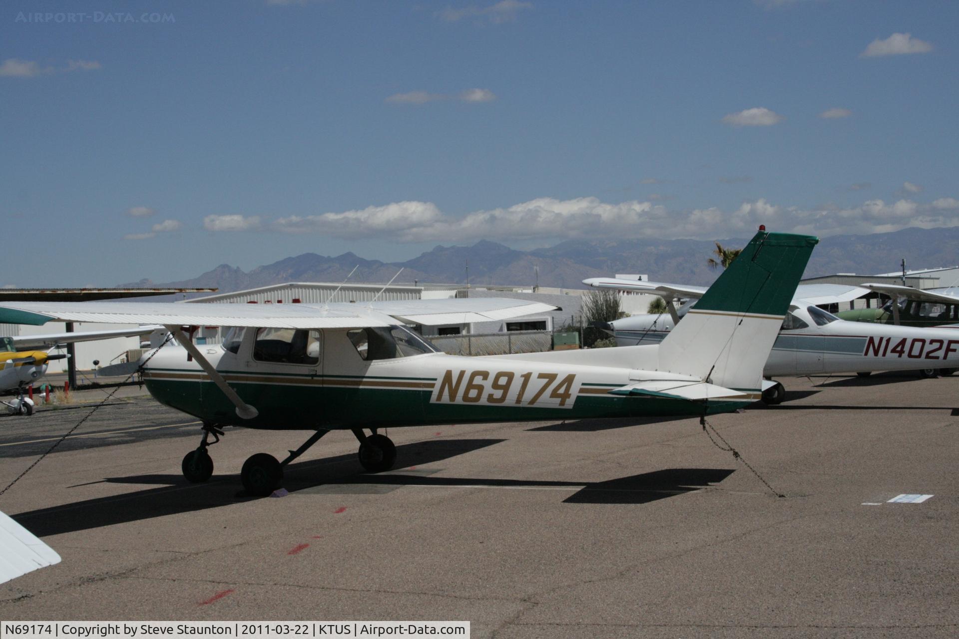 N69174, 1978 Cessna 152 C/N 15282528, Taken at Tucson International Airport, in March 2011 whilst on an Aeroprint Aviation tour