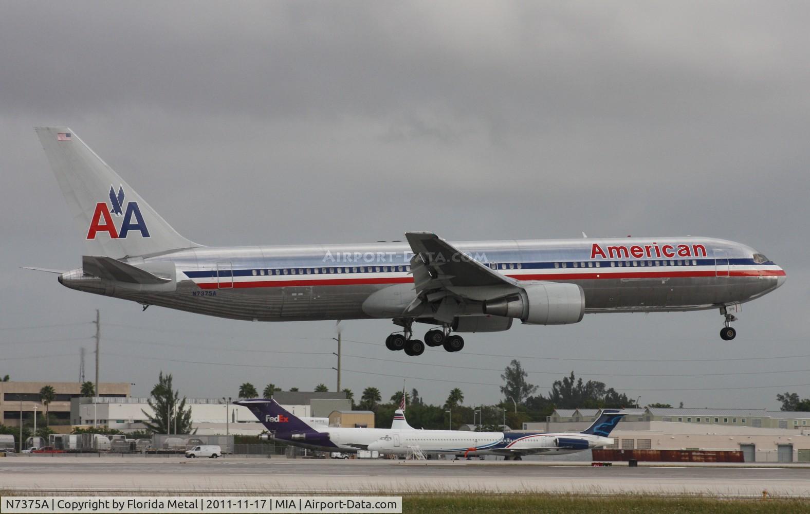 N7375A, 1992 Boeing 767-323 C/N 25202, American 767-300 landing 8R