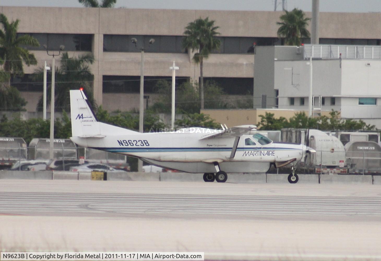 N9623B, 1988 Cessna 208B C/N 208B0138, Cessna 208B departing on Runway 8L