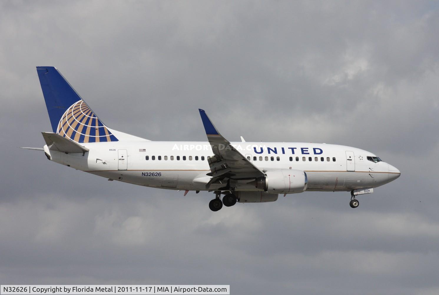 N32626, 1995 Boeing 737-524 C/N 27530, United 737-500