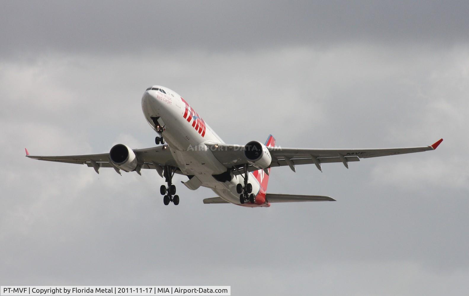 PT-MVF, 2002 Airbus A330-203 C/N 466, TAM A330 departing on Runway 27