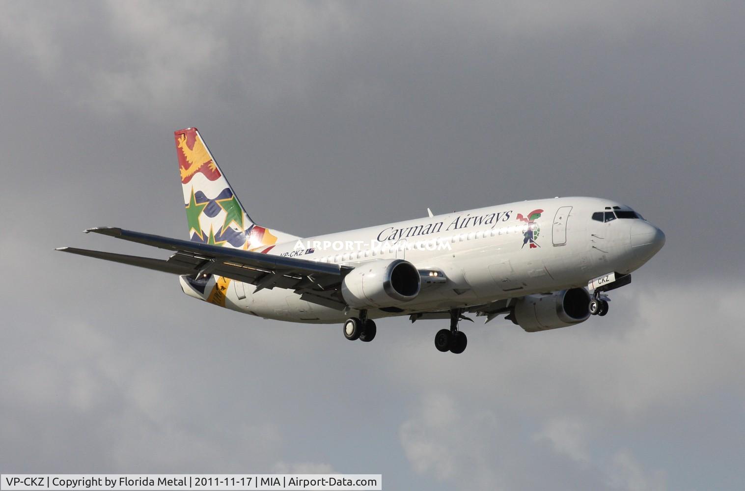 VP-CKZ, 1996 Boeing 737-36E C/N 27626, Cayman 737 landing Runway 9