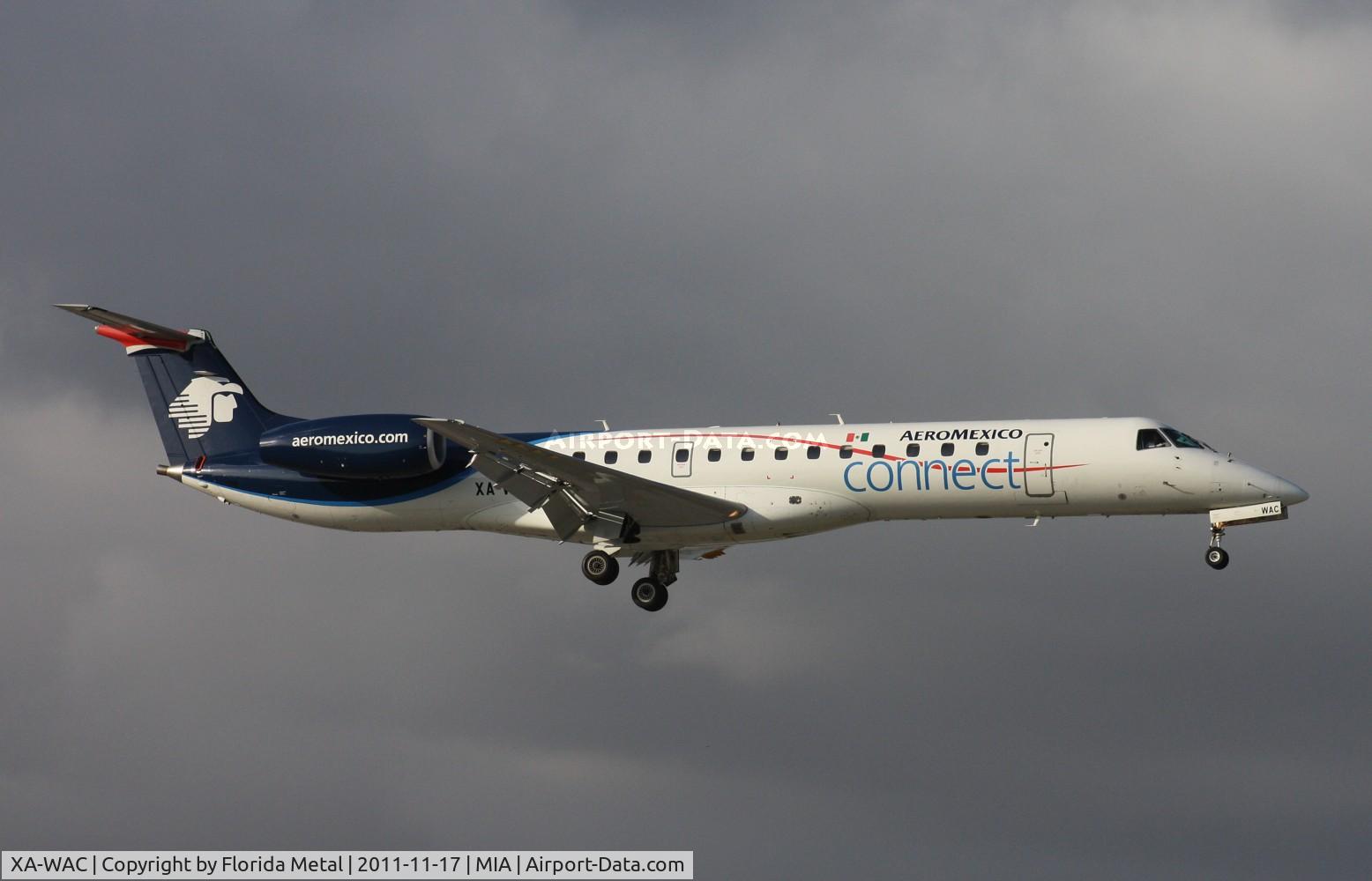 XA-WAC, 2000 Embraer ERJ-145LR (EMB-145LR) C/N 145255, This air frame flew for United Express Transtates and before that Crossair, now landing on Runway 9