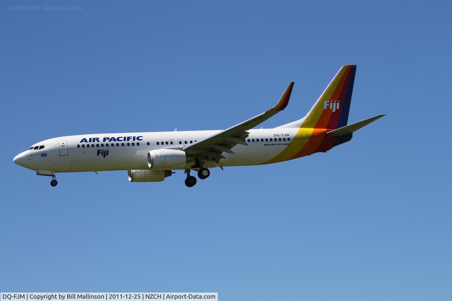 DQ-FJM, 2010 Boeing 737-86J C/N 37754, finals to 02
