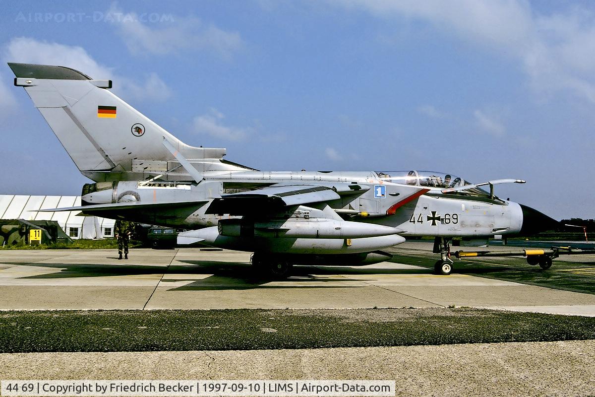 44 69, Panavia Tornado IDS C/N 427/GS126/4169, pushback into a TAB-V after postflight inspection at Piacenza