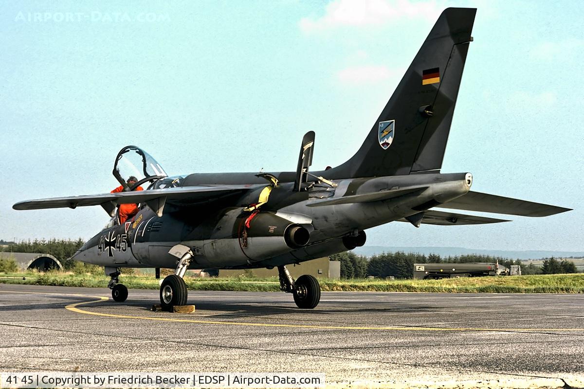 41 45, Dassault-Dornier Alpha Jet A C/N 0145, preparing for departure