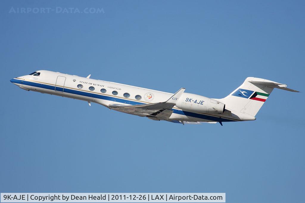 9K-AJE, 1999 Gulfstream Aerospace G-V Gulfstream V C/N 569, State of Kuwait 1999 Gulfstream G-V 9K-AJE (FLT KAC46) climbing out from RWY 25L en route to London Luton (EGGW).