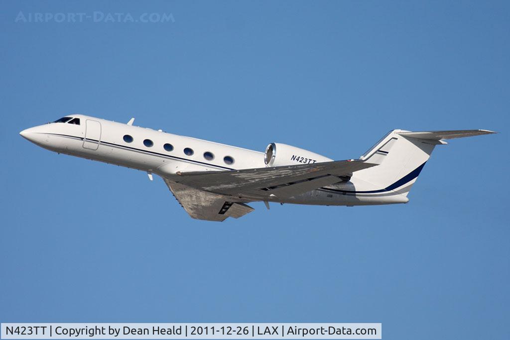 N423TT, 1988 Gulfstream Aerospace G-IV C/N 1085, TRT Leasing Inc 1988 Gulfstream G-IV N423TT (FLT EJM423) climbing out from RWY 25L en route to Los Cabos Intl (MMSD).