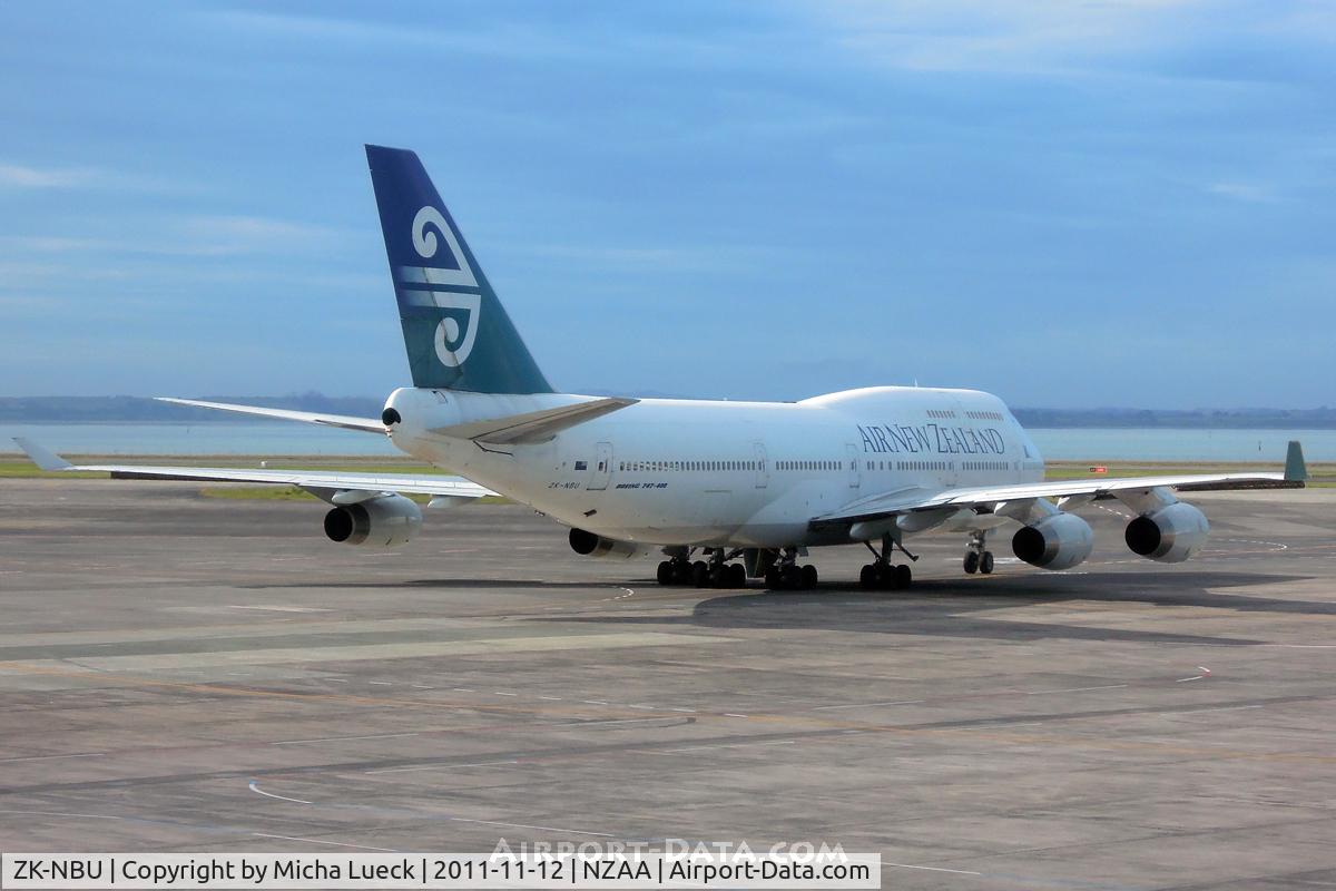 ZK-NBU, 1992 Boeing 747-419 C/N 25605, At Auckland