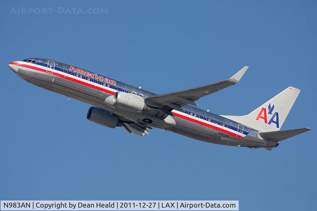 N983AN, Boeing 737-823 C/N 29570, American Airlines N983AN (FLT AAL1910) climbing out from RWY 25R en route to Las Vegas McCarran Intl (KLAS).
