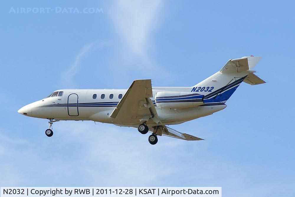 N2032, 1989 British Aerospace BAe.125 Series 800A C/N 258175, Landing 12R